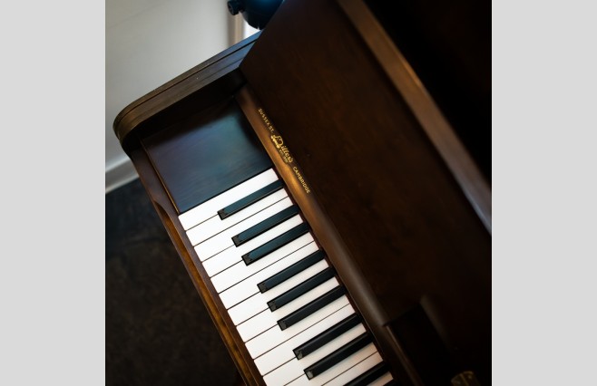 Used Eavestaff Mahogany S108 Upright Piano - All Inclusive Premium Package (SN:02016) - Image 7